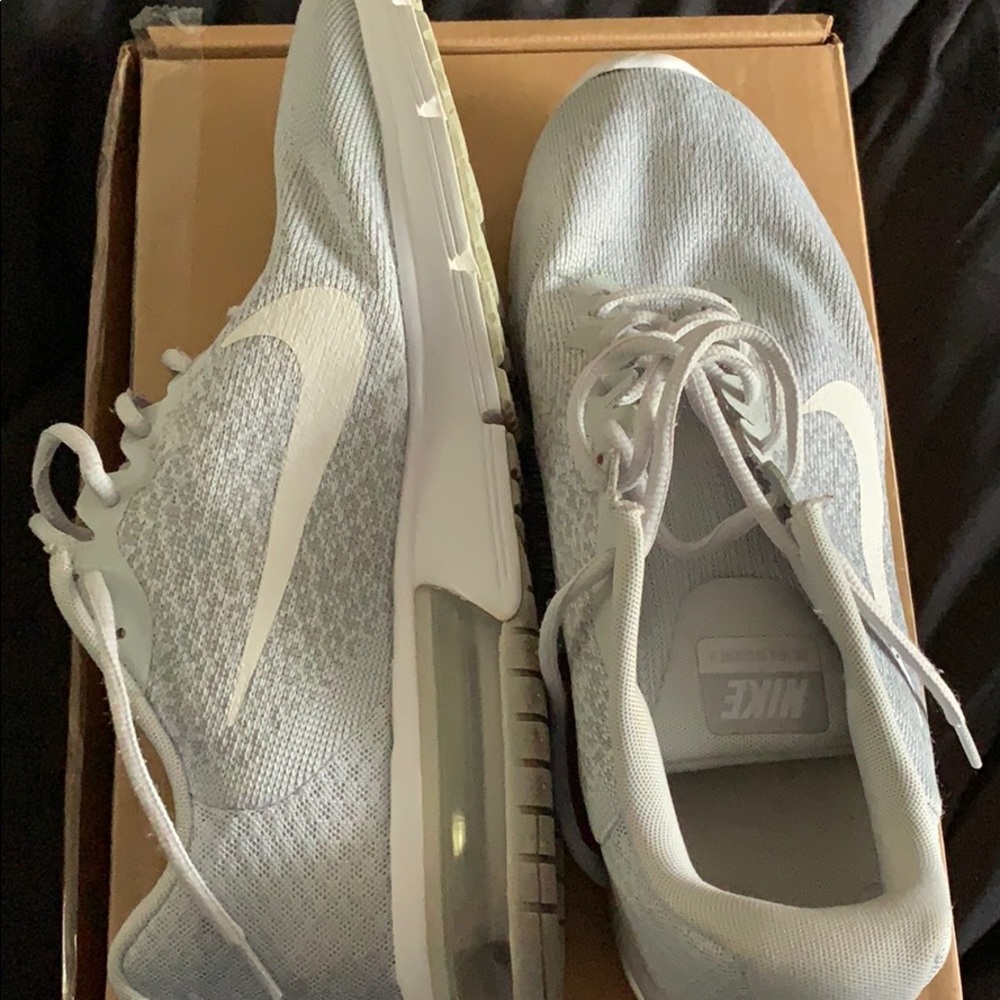 Mens’s Nike shoe size 14